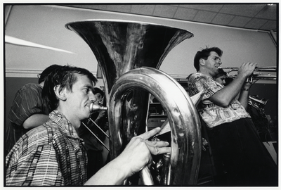 108038 Afbeelding van een repetitie van de Fanfare De Tegenwind te Utrecht.